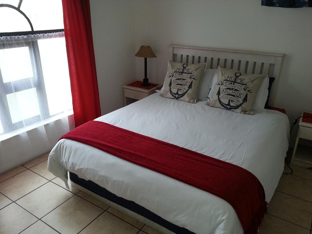 Oom Piet Accommodation Gansbaai Quarto foto
